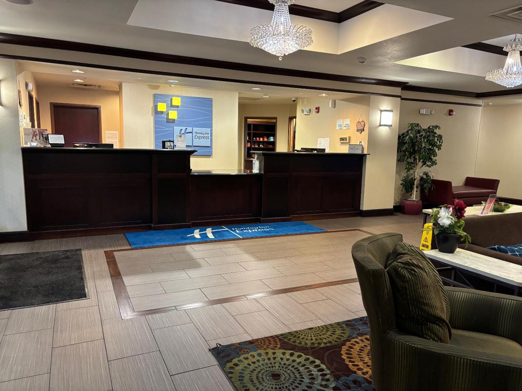 Holiday Inn Express & Suites Belle Vernon Esterno foto