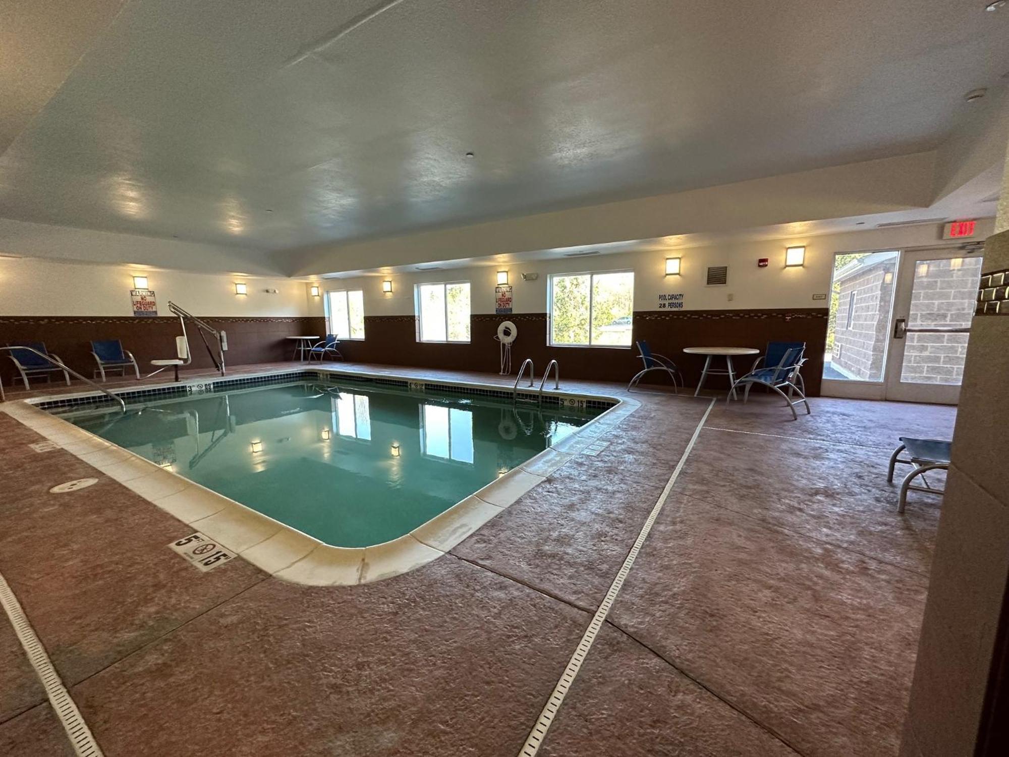 Holiday Inn Express & Suites Belle Vernon Esterno foto