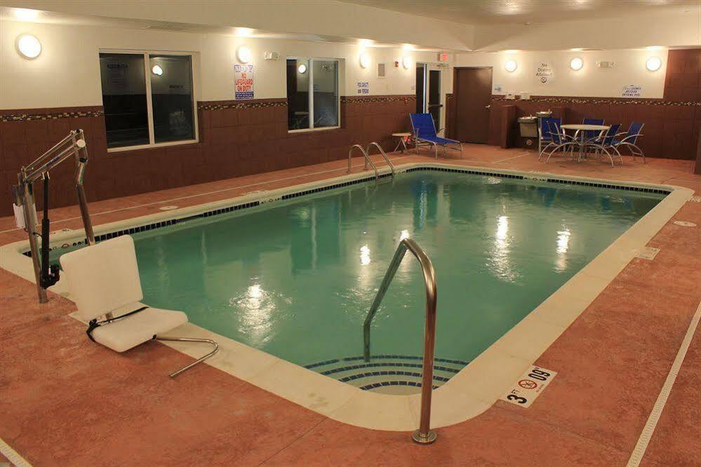 Holiday Inn Express & Suites Belle Vernon Esterno foto